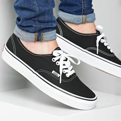 Tout neuf ✔️ Baskets Authentic EE3BLK Black de Vans 😉