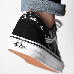 Meilleure vente 🌟 Baskets Old Skool 5KRFB0E Peace Paisley Black True White de Vans ⭐ -Vans Soldes Boutique vans 309062 A5KRFB0E1 20220315T160300 04