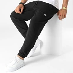 Acheter ⭐ Pantalon Jogging A7YDT Noir de Vans 🎉 -Vans Soldes Boutique vans 323801 A7YDT BLK 20220621T121658 03