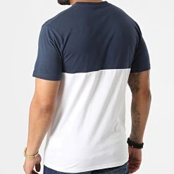 Offres ⌛ Tee Shirt A3CZD Blanc Bleu Marine de Vans 🎉 -Vans Soldes Boutique vans 323807 A3CZD K9T 20220617T151221 04