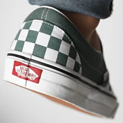 Meilleur prix ⭐ Baskets Classic Slip-On 5JMHYQW Color Theory Checkerboard de Vans ✨ -Vans Soldes Boutique vans 324402 A5JMHYQW1 20220621T123719 04