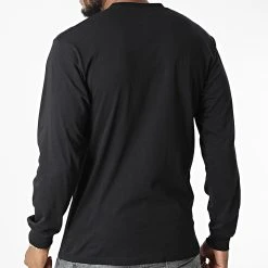 Les meilleures critiques de ✔️ Tee Shirt Manches Longues Left Chest Hit A49LC Noir de Vans ✔️ -Vans Soldes Boutique vans 327234 A49LC Y28 20220708T122753 04