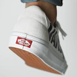 Les meilleures critiques de 💯 Baskets Sk8 Low 4BVNYB2 Hi-Def White Black de Vans 🌟 -Vans Soldes Boutique vans 327401 A4BVNYB21 20220708T155900 04