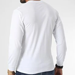 Remise ⌛ Tee Shirt Manches Longues Left Chest Hit A49LC Blanc de Vans 🧨 -Vans Soldes Boutique vans 333710 A49LC YB2 20220824T155953 04