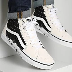 Nouveau 👏 Baskets Sk8 Hi Bolt JIVZHJ Antique White Black de Vans ⭐