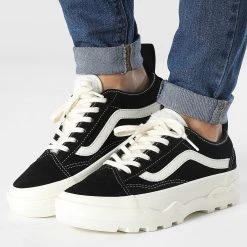 Meilleur prix 🔥 Baskets Femme Sentry Sk8 Hi 4BVMBLK Sherpa Suede Black de Vans 💯