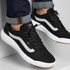 Promo ✨ Baskets Ultrarange Exo 4U1KZVY Reflective Black de Vans 😉